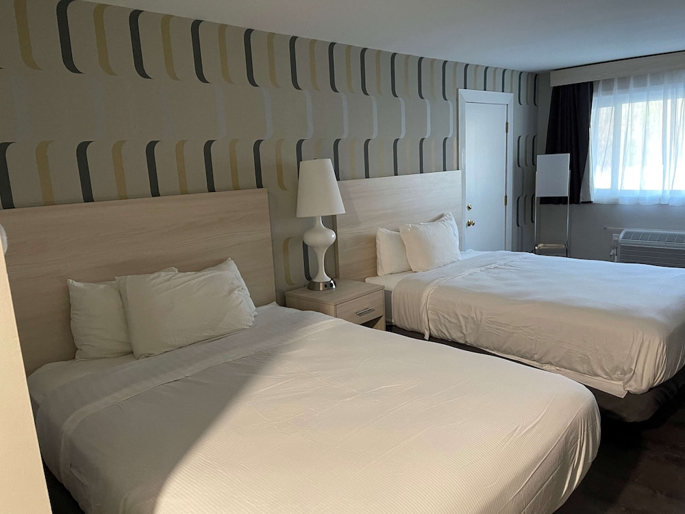 Suite, Multiple Beds, Non Smoking, Fireplace (not pet friendly) - Photo 1