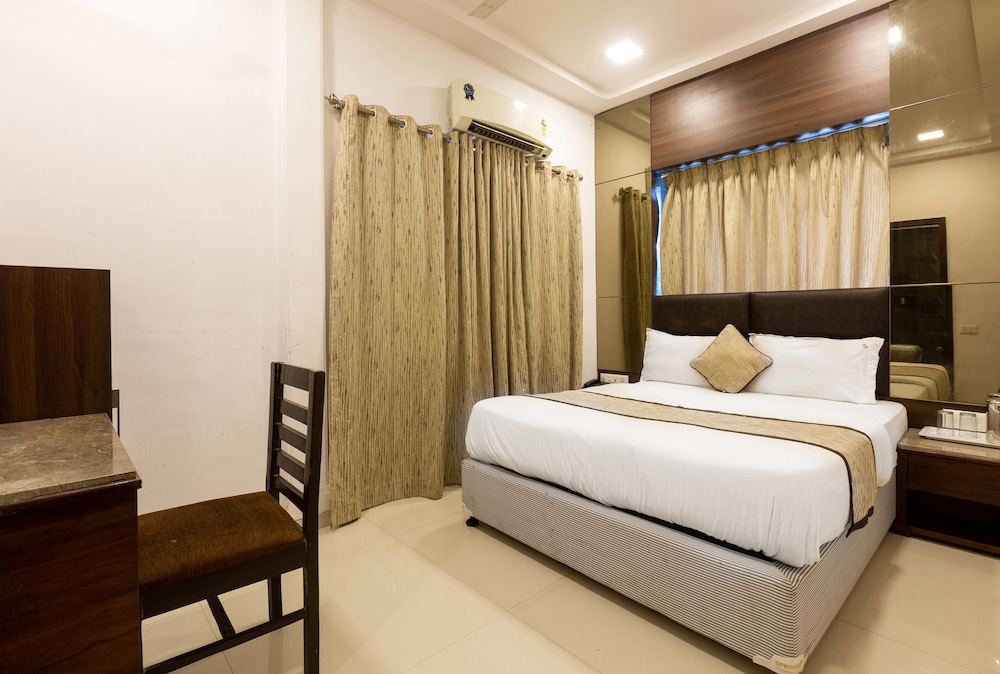 Deluxe Room - Photo 5