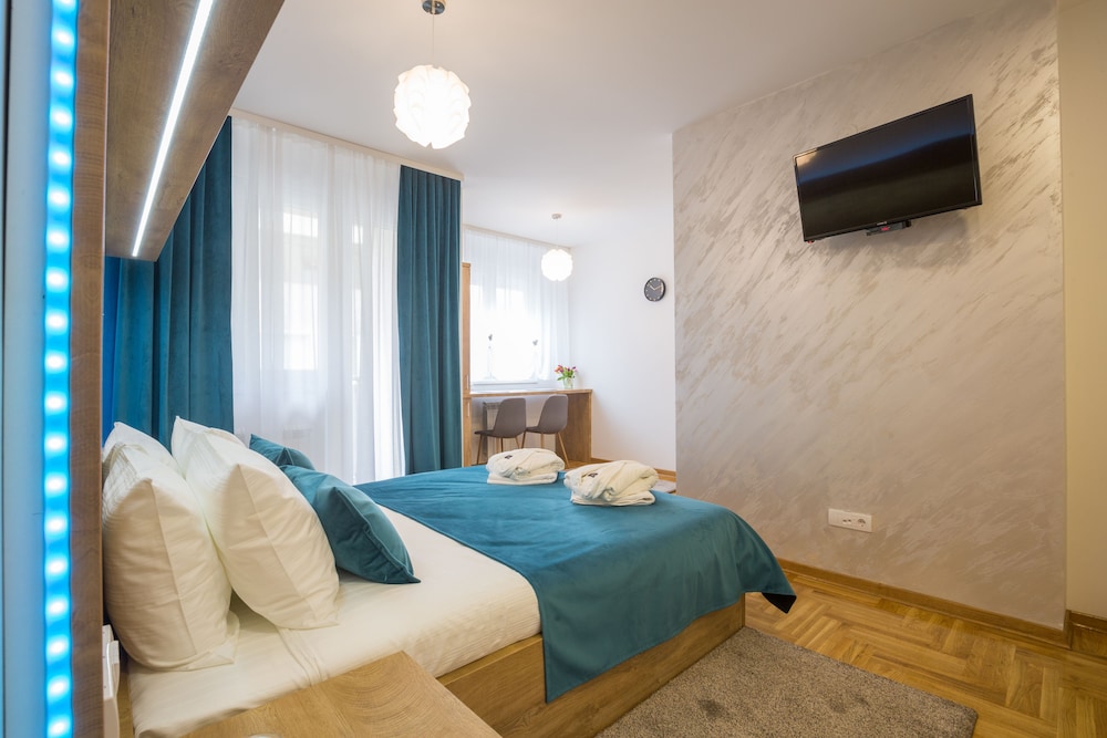 Studio, 1 Queen Bed, Non Smoking, Balcony photo 3