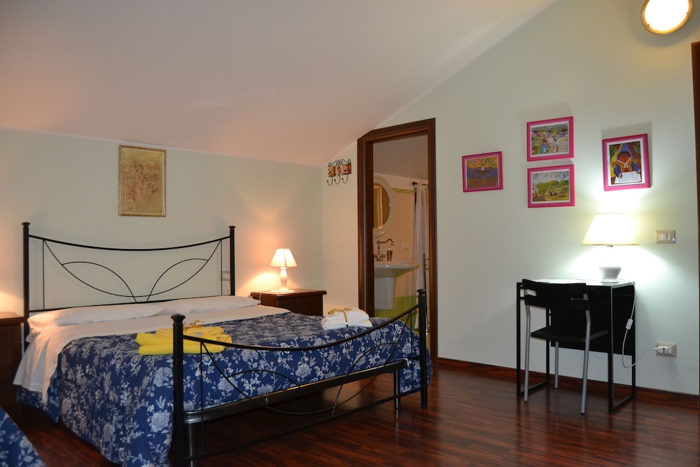 Comfort Triple Room, Mountain View photo 2