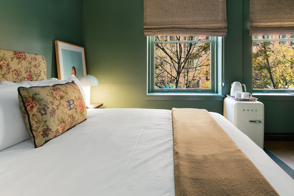 Deluxe Room, 1 Queen Bed (The Queen)