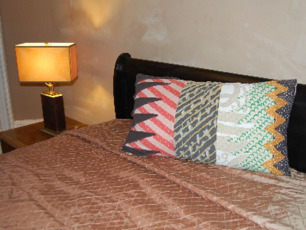 Standard Triple Room, Ensuite, Garden View (Maya Angelou Room) photo 1