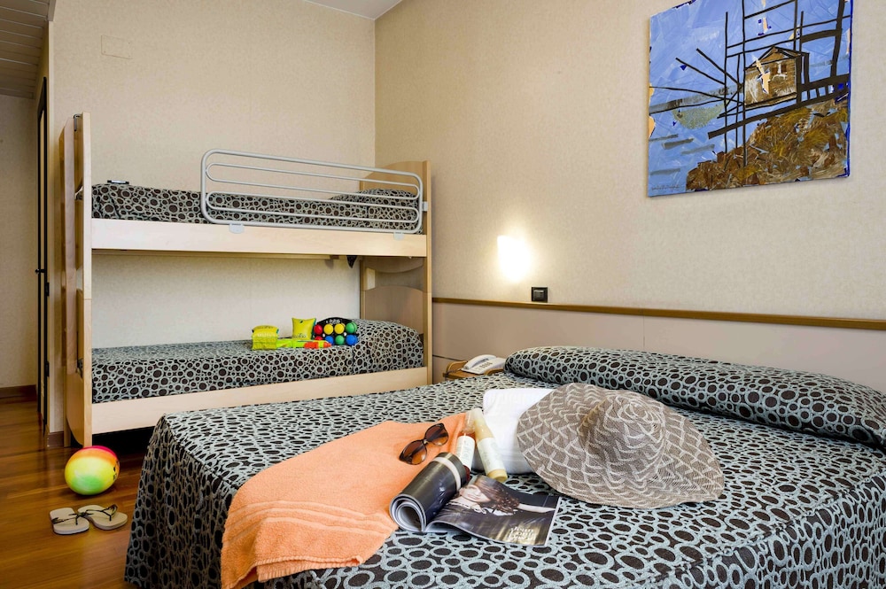 Economy Quadruple Room photo 1