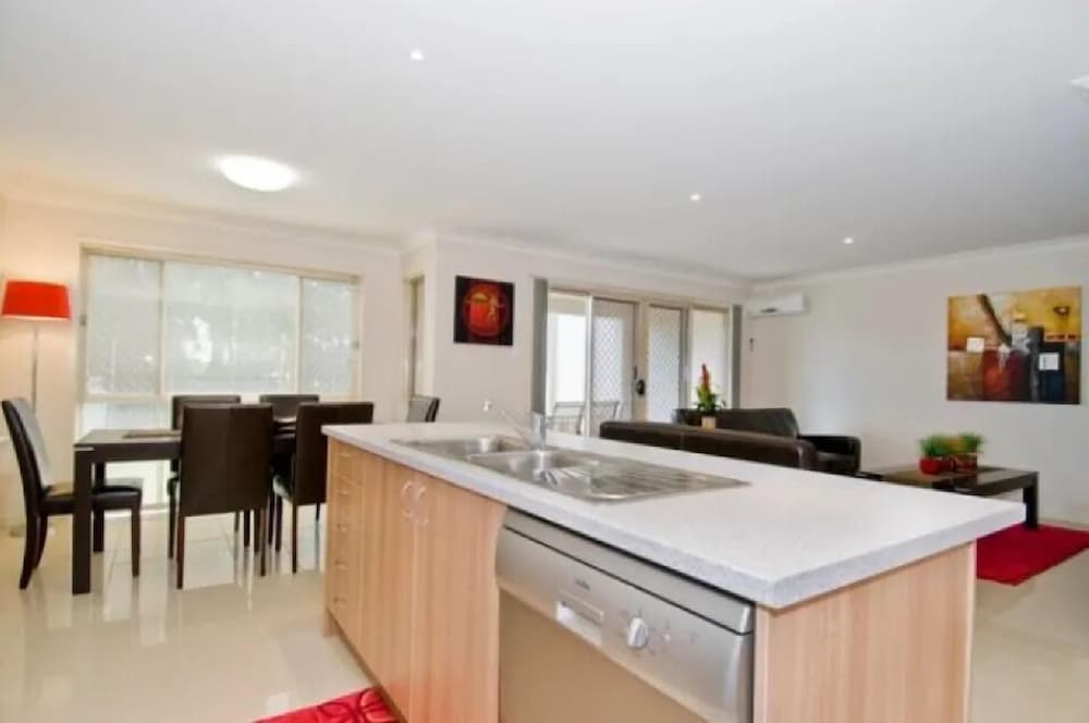 Three Bedroom Townhouse photo 3