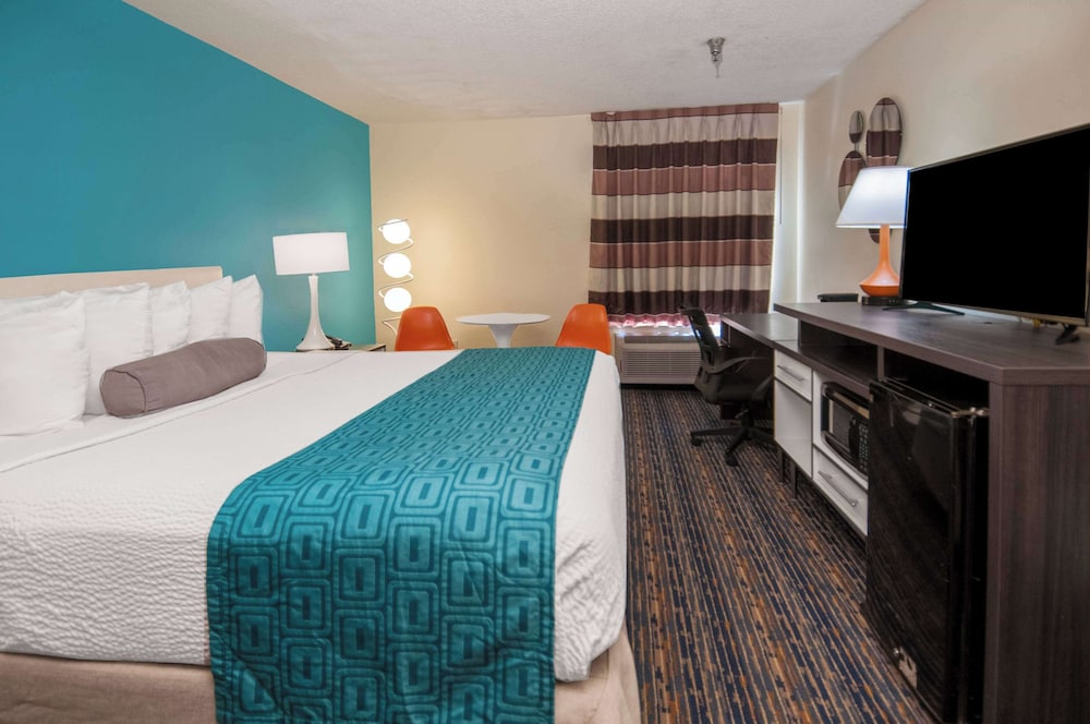 Standard Room, 1 King Bed - Photo 2
