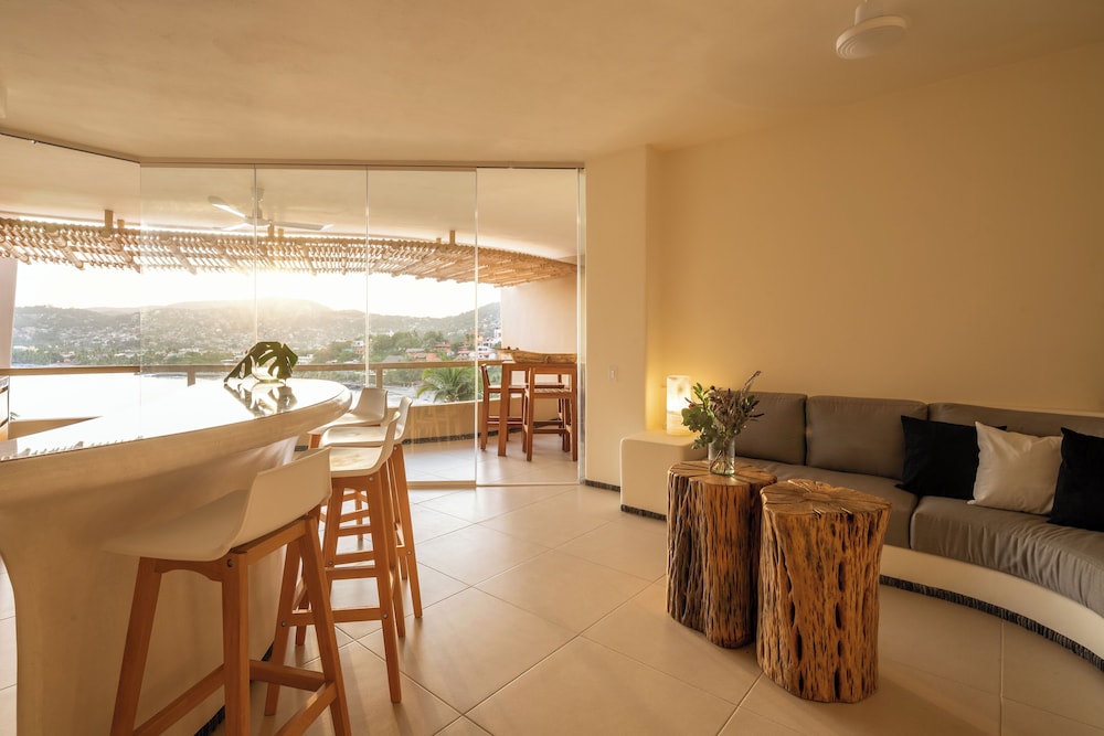 Deluxe Villa, Beach View photo 3