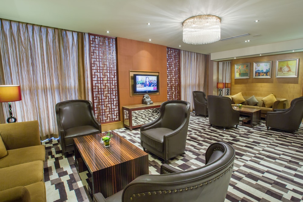 Executive Suite - Photo 11