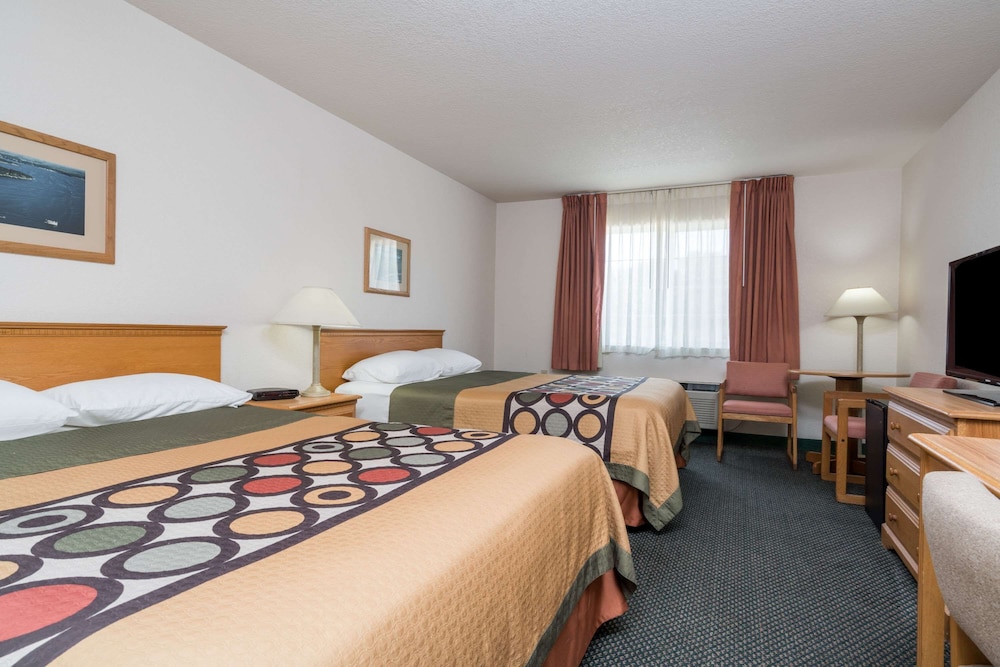 Room, 2 Queen Beds, Non Smoking, Refrigerator & Microwave - Photo 1