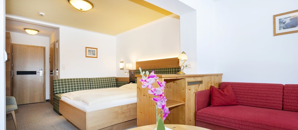 Deluxe Double Room, Balcony, Mountain View photo 3