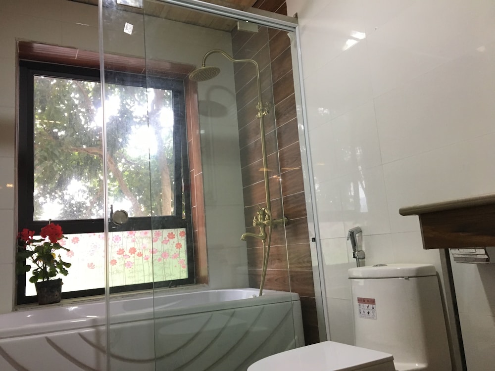 Deluxe Chalet, 1 Bedroom, Lake View, Lakeside photo 3