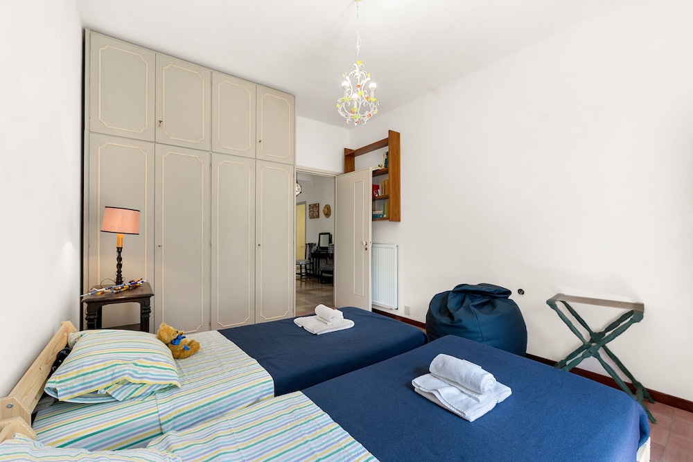 Family Apartment, 2 Bedrooms, 2 Bathrooms, Sea Facing (La Casa di Miki - 400mt From The Sea)
