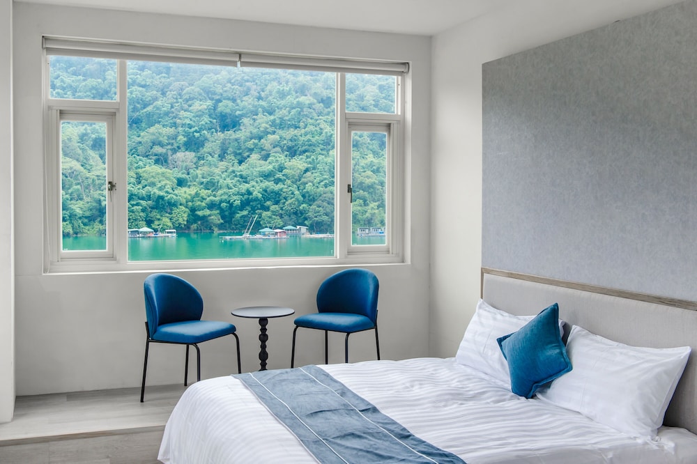 Comfortable Quadruple Room with Lake View photo 3