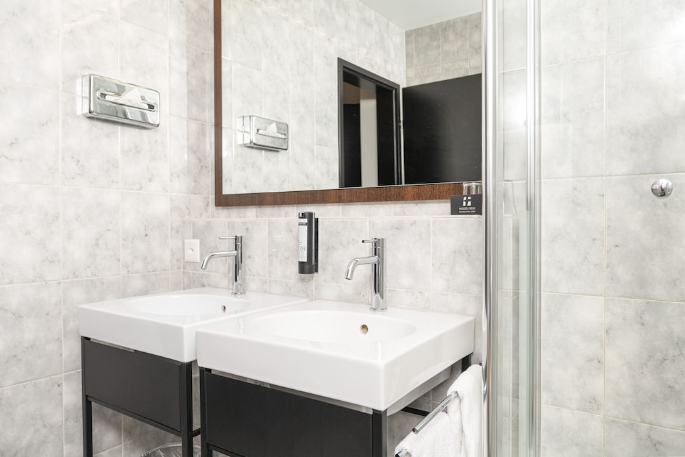 Superior Double Room, 1 King Bed, Non Smoking, City View photo 2