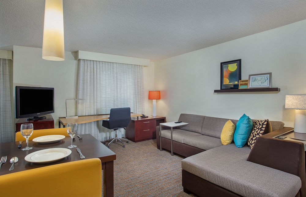 Studio, 1 Queen Bed with Sofa bed (Mobility Accessible, Tub) - Photo 6