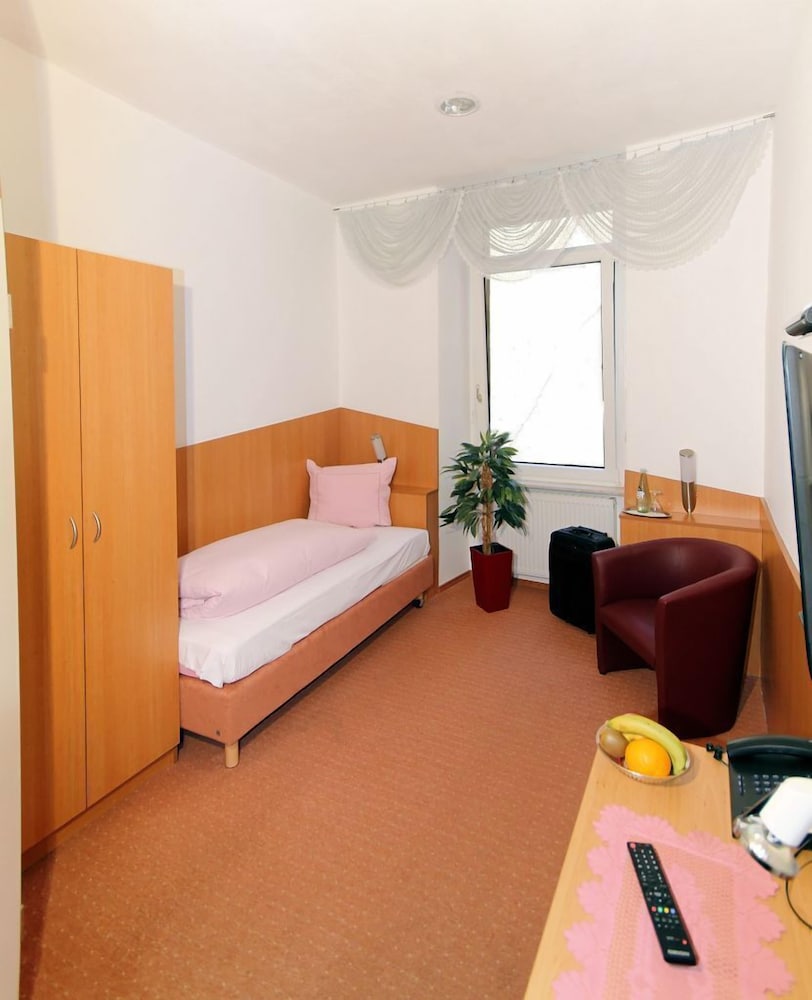 Classic Double Room for single use with wet room