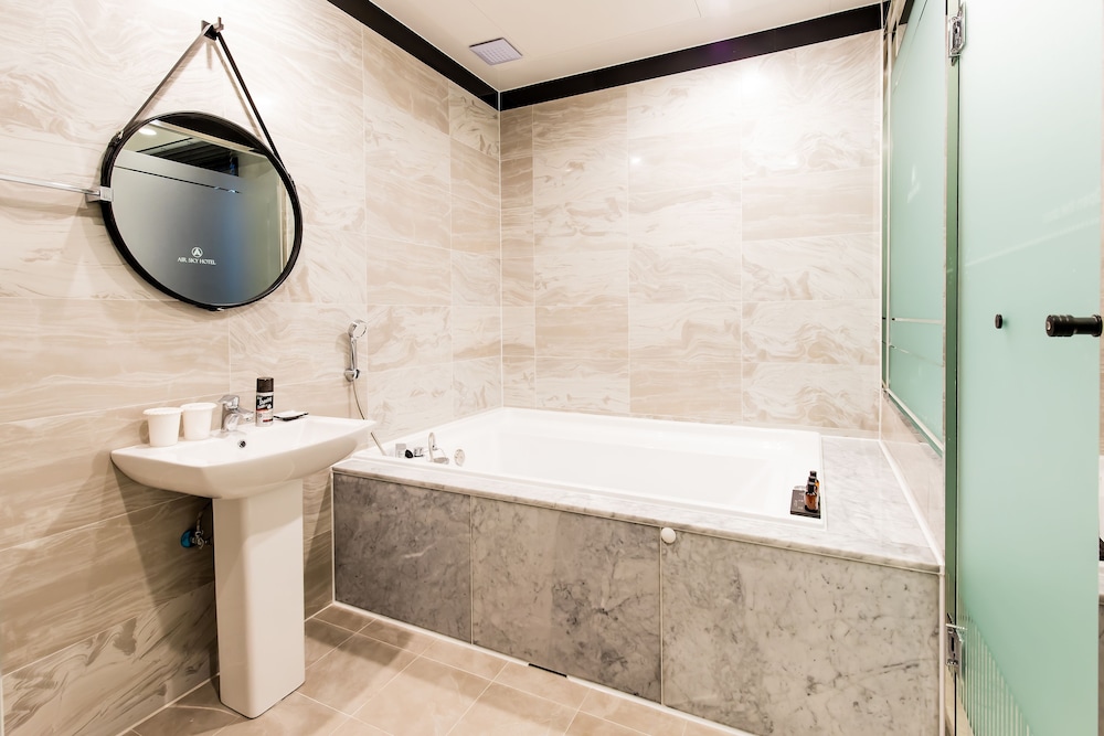 Standard Room - Comp Airport Shuttle upon request - Photo 5