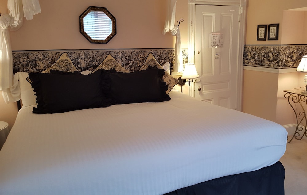 Deluxe King Room photo 1