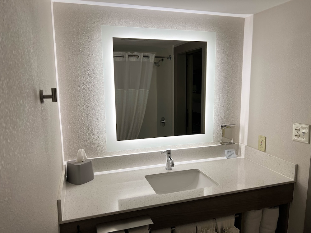 Room, 2 Queen Beds, Accessible - Photo 9