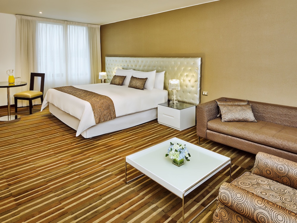 Junior Suite, 1 King Bed - Photo 1