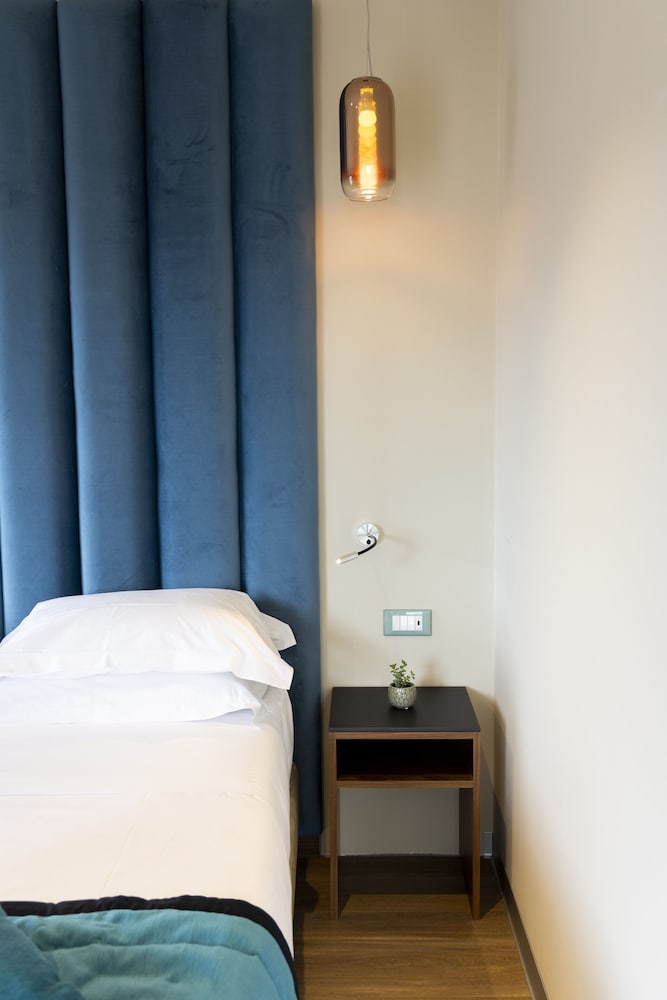 Junior Suite, Multiple Beds, Non Smoking, Balcony (Living Room) - Photo 3