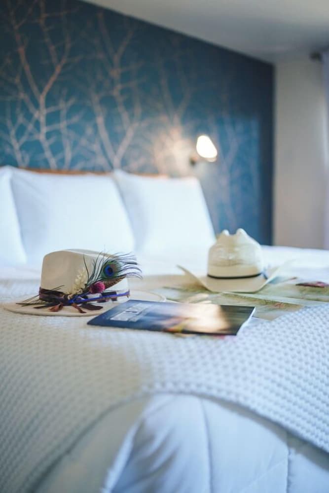 Deluxe Quadruple Room, 2 Queen Beds, Mountainside photo 2