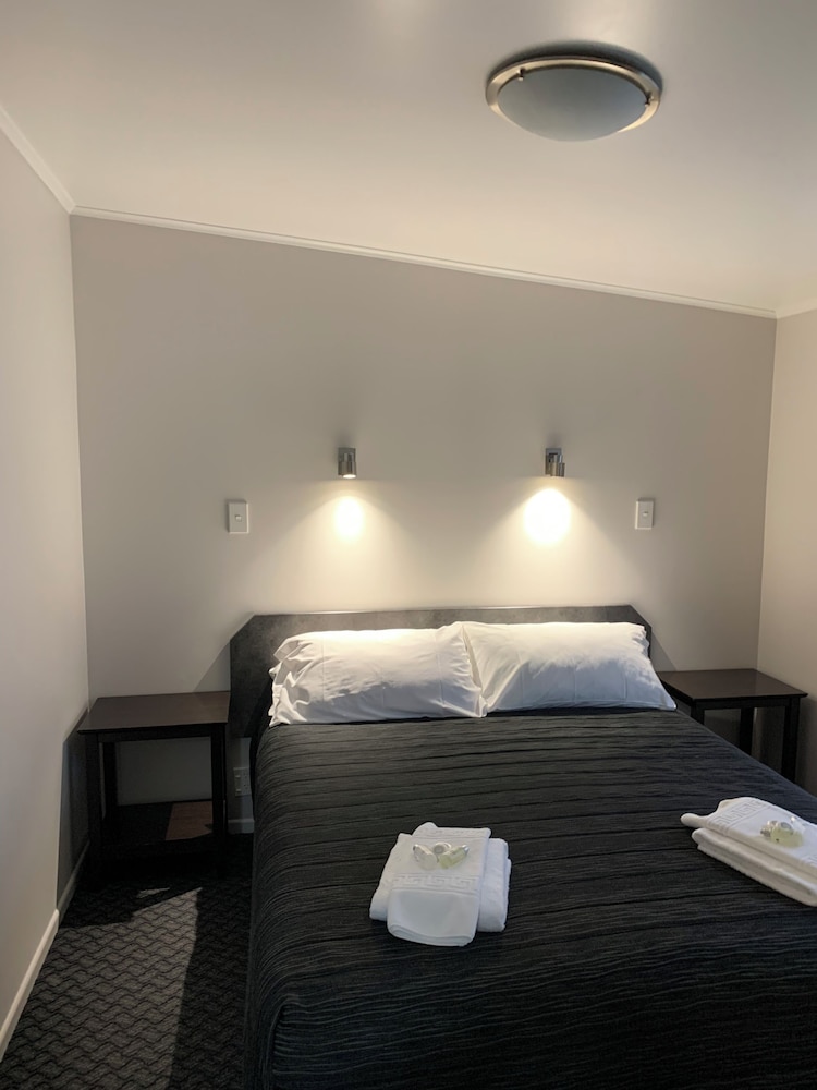 Units 6+7: One Bedroom units