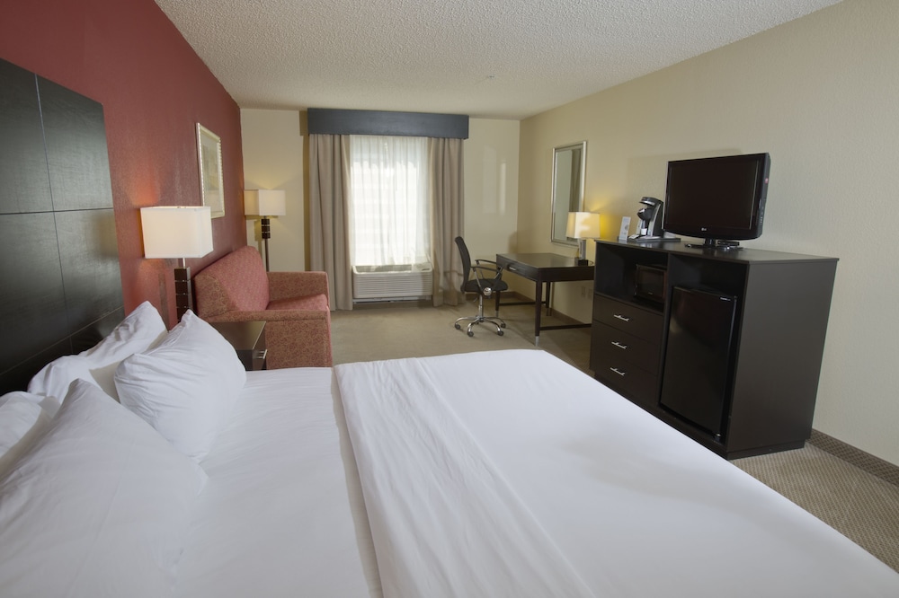 Suite, 1 King Bed - Photo 2