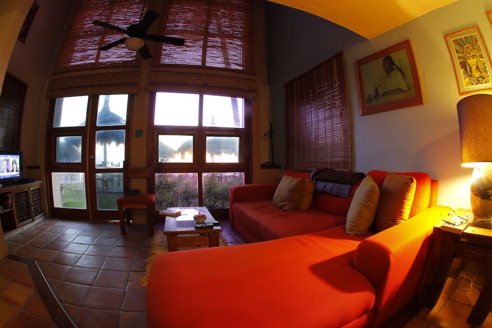 Villa, Oceanfront photo 3