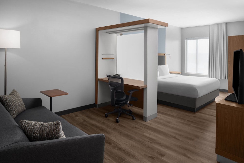Executive Suite, 1 King Bed with Sofa bed - Photo 5