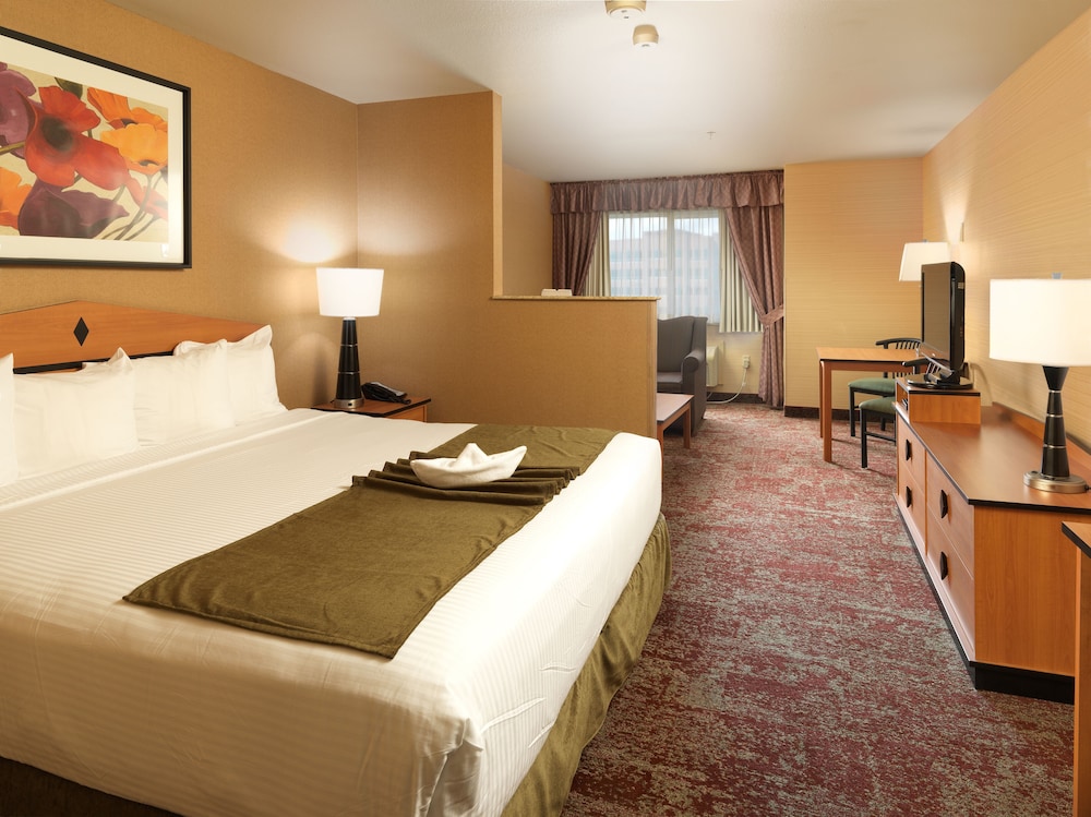 Standard Room, 1 King Bed with Sofa bed, Non Smoking - Photo 1
