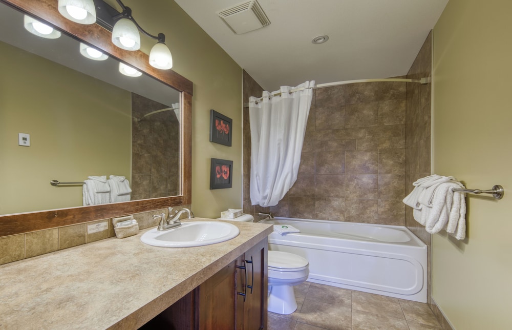 Luxury Townhome, 2 Bedrooms photo 3
