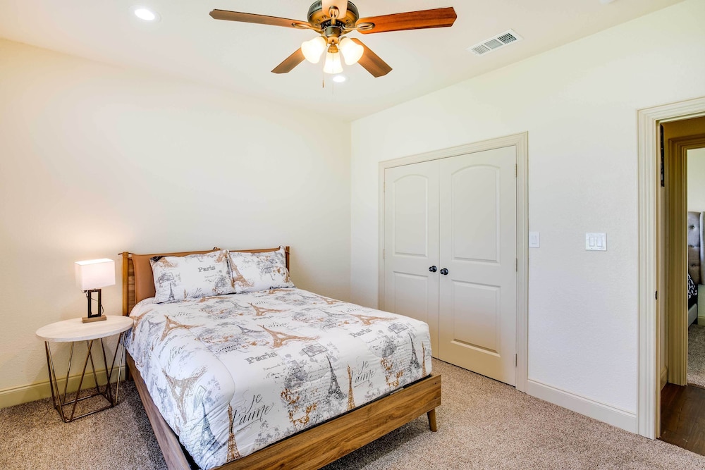 House (4 Bedrooms) photo 2
