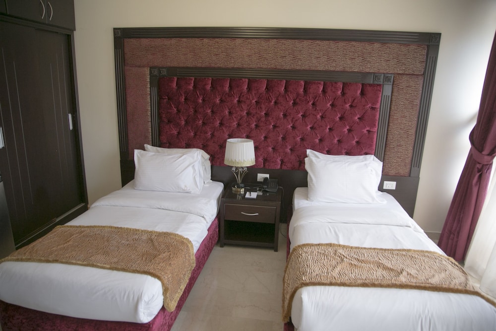 Standard Twin Room, 2 Twin Beds - Photo 5