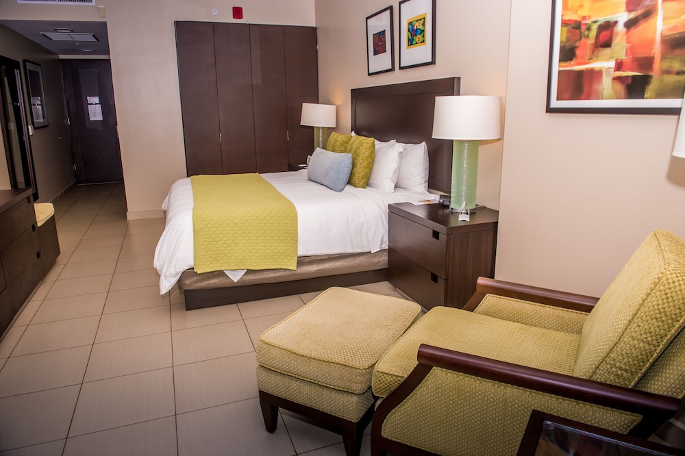 Deluxe King Room - Photo 2