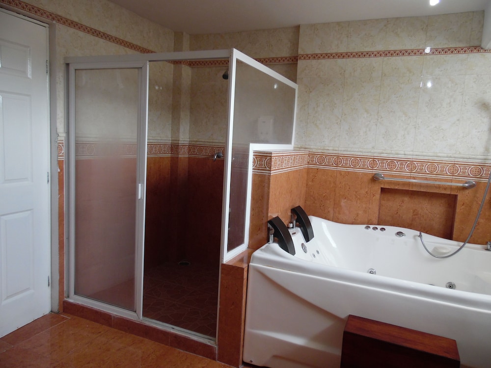 Standard Suite, 2 Queen Beds, Beach View, Sea Facing photo 2