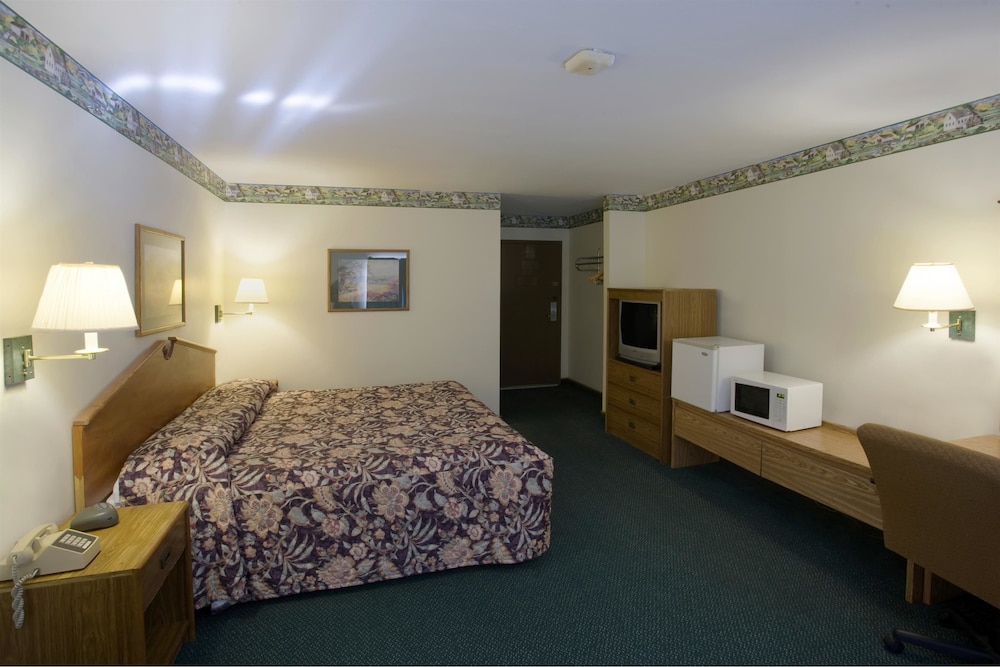 Room, 1 King Bed, Smoking photo 1