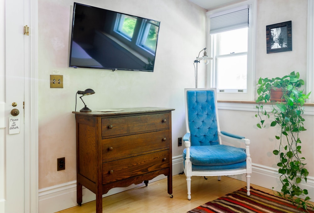 301 - Top Deck Suite photo 2