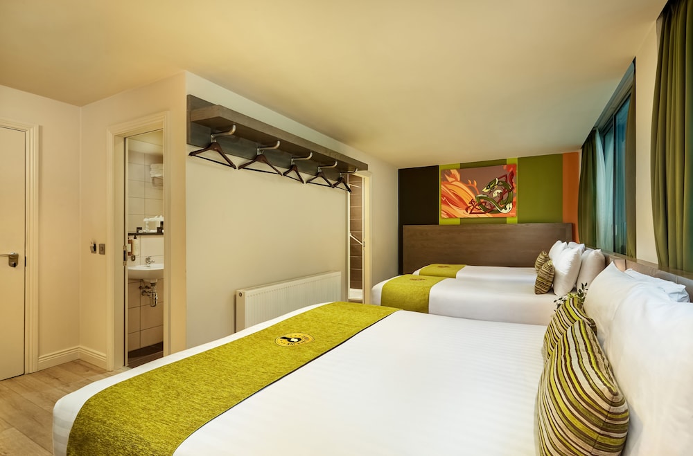 Classic Quadruple Room