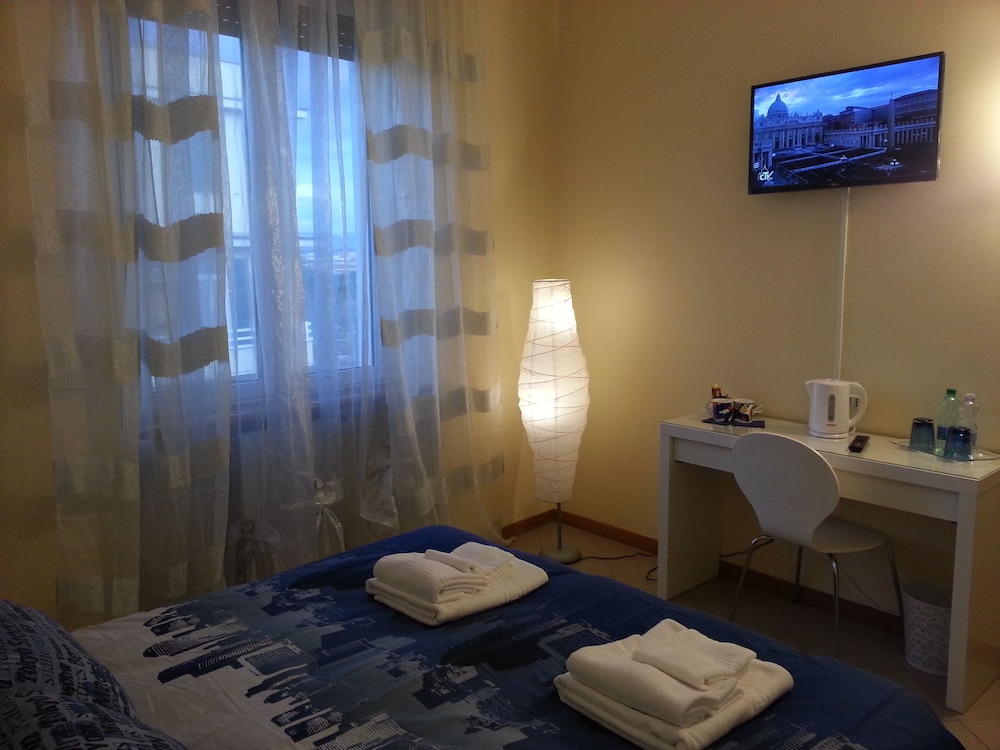 Standard Double Room, Shared Bathroom