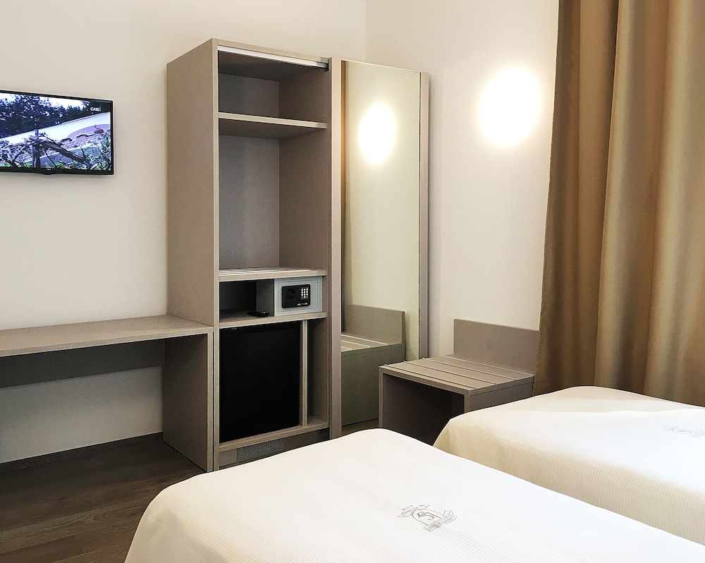Superior Double or Twin Room, 1 Queen Bed photo 2