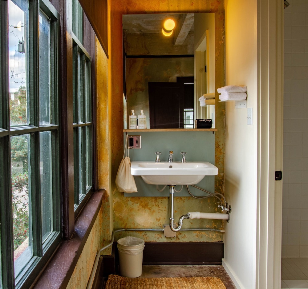 Travelers Suite photo 2