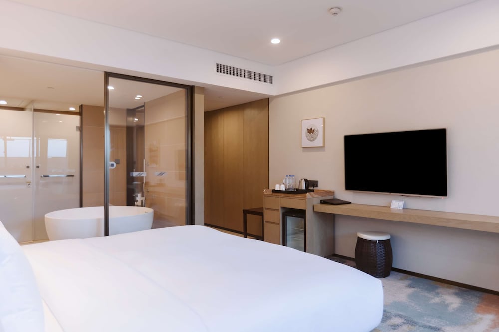 Deluxe Room, 1 King Bed - Photo 1