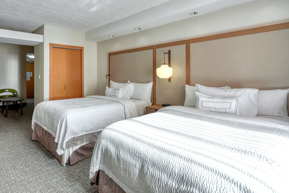 Room, 2 Double Beds - Photo 3
