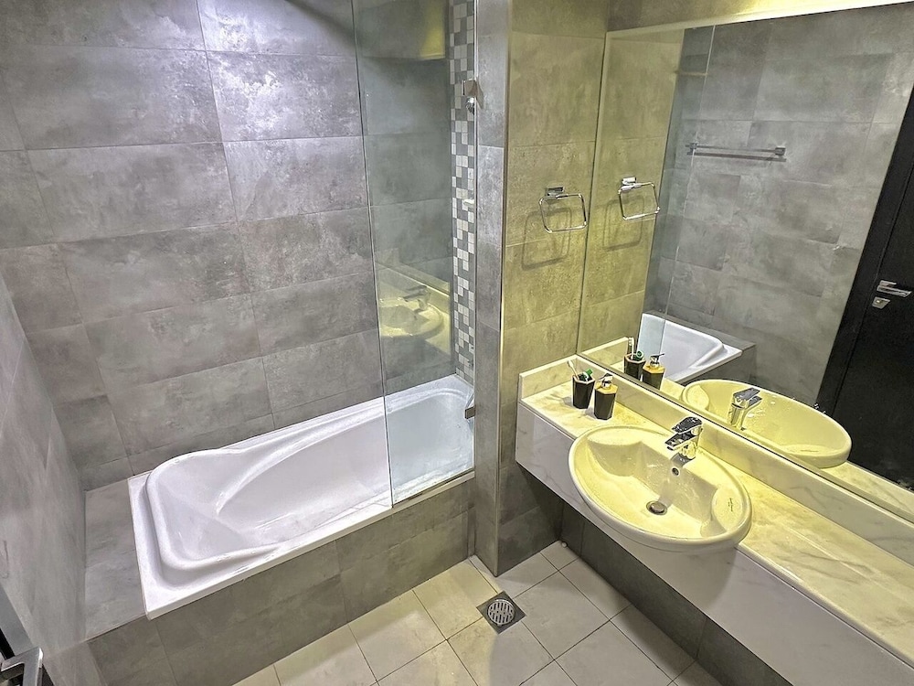 Executive Shared Dormitory, Mixed Dorm, Bay View photo 3