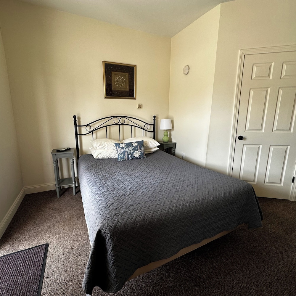 Unit 2 photo 1
