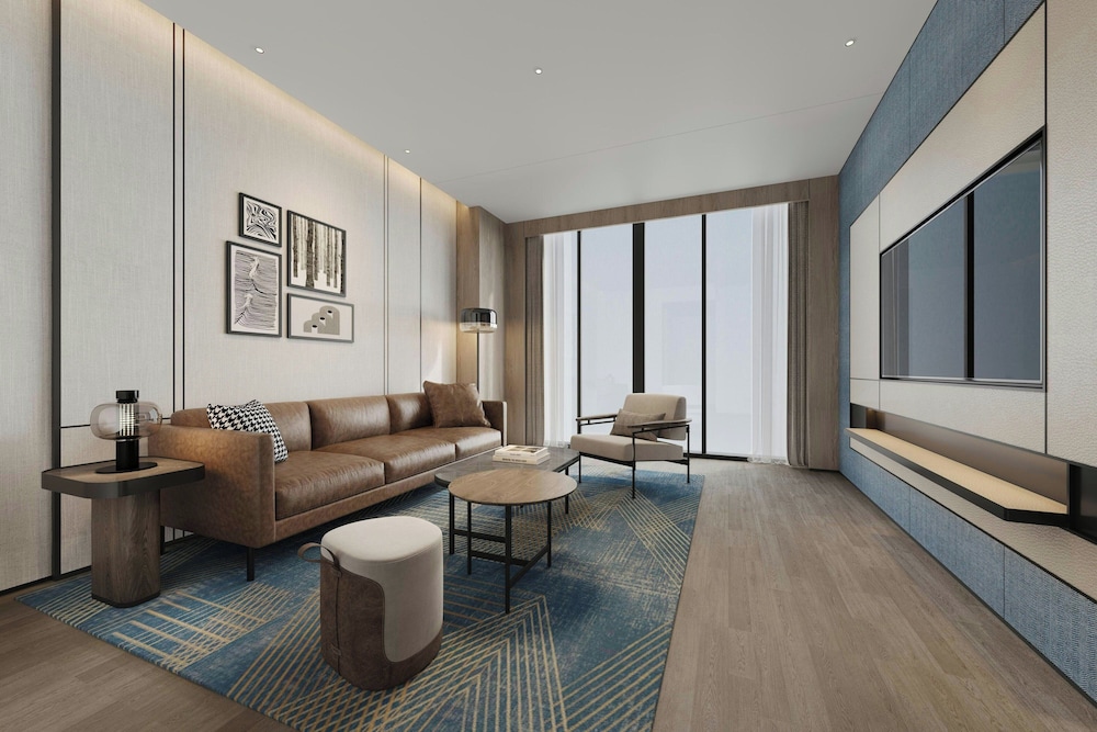 Business Suite, 1 King Bed, City View