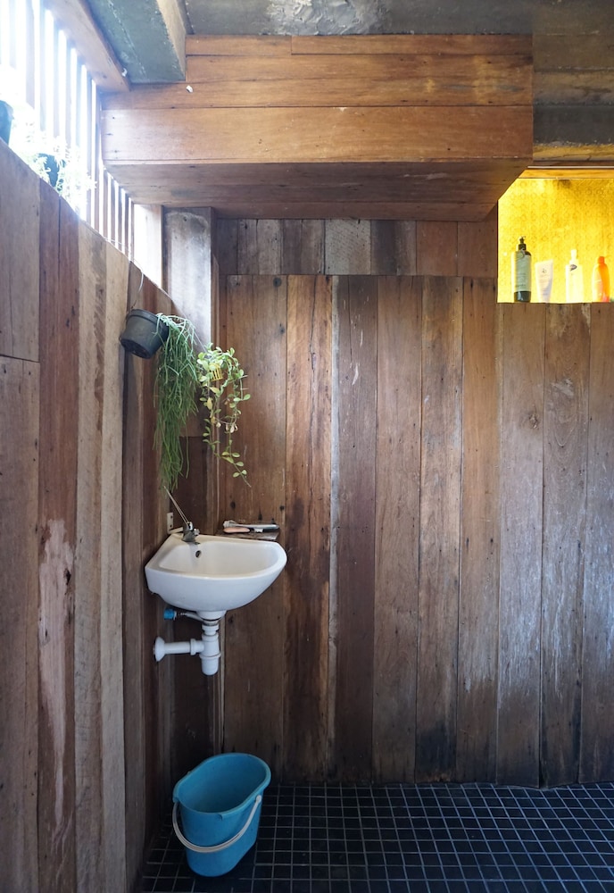 Double Room With Fan (Shared Bathroom) photo 2