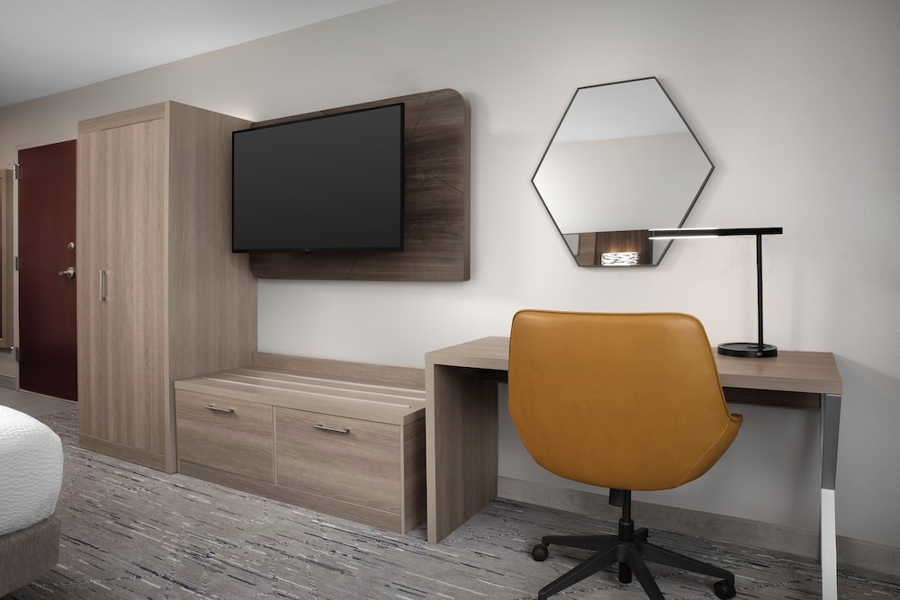 Standard Room, 1 King Bed, Accessible (Communications Accessible) - Photo 5