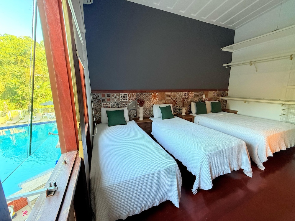 Classic Suite, Pool View