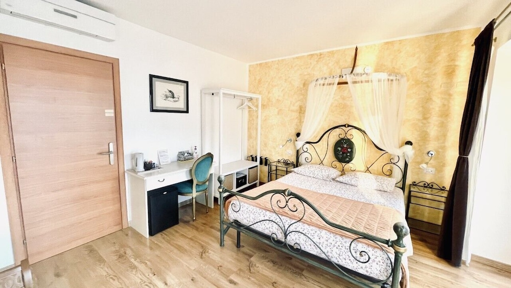 Apartment, Ensuite, Lake View (Victoria) photo 1